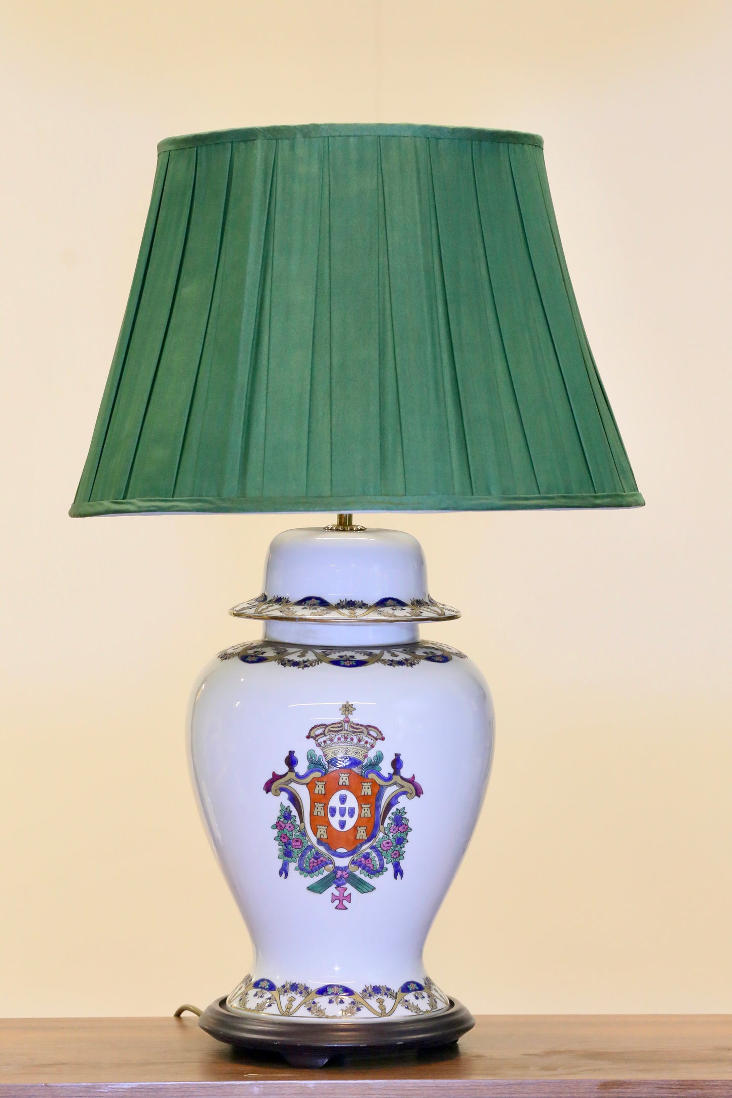 Regal Ceramic Table Lamp with Heraldic Emblem - Early 20th Century