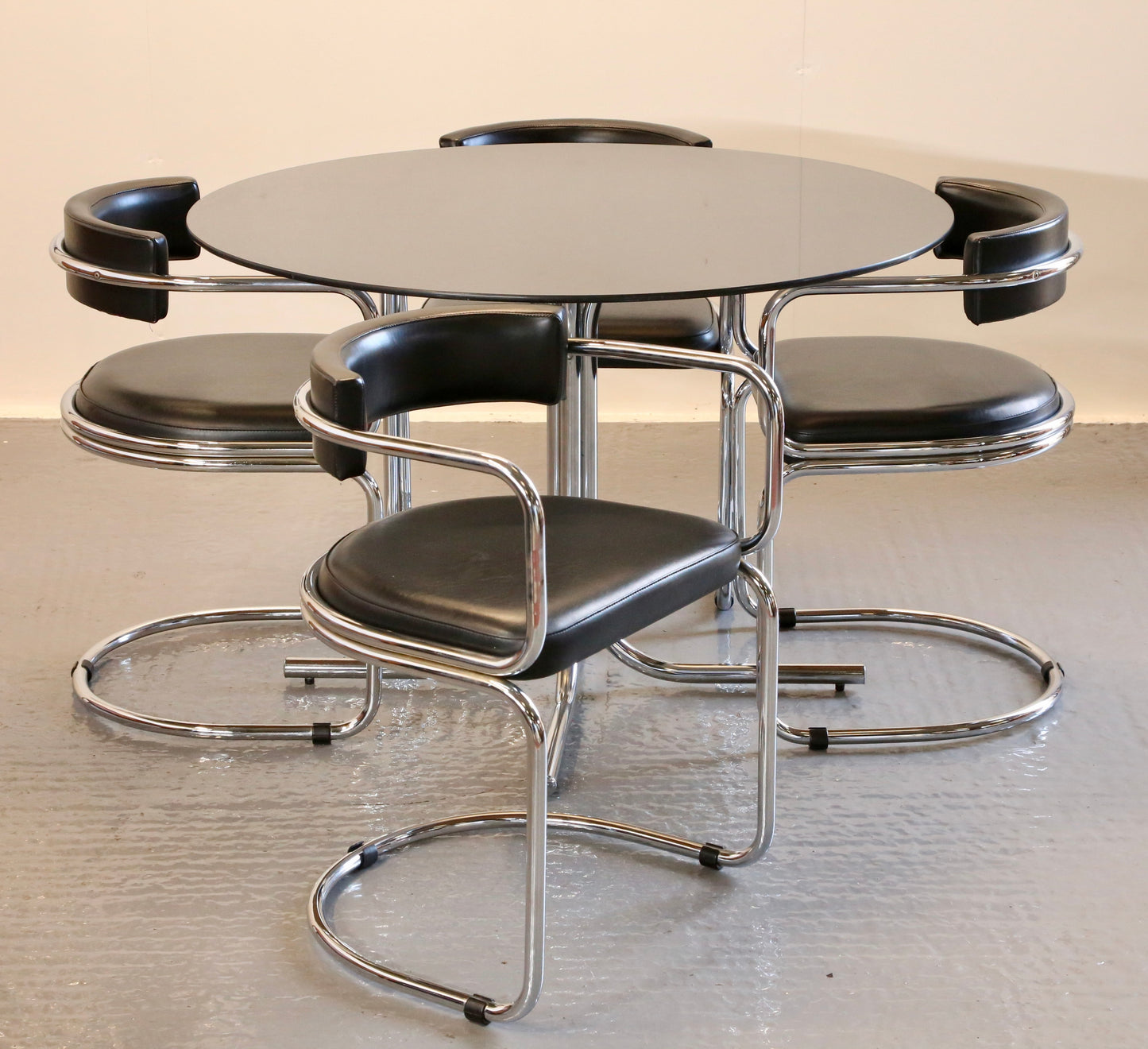 Zougoise Victoria Bauhaus Style, Round Smoked Glass & Tubular Frame Dining Table