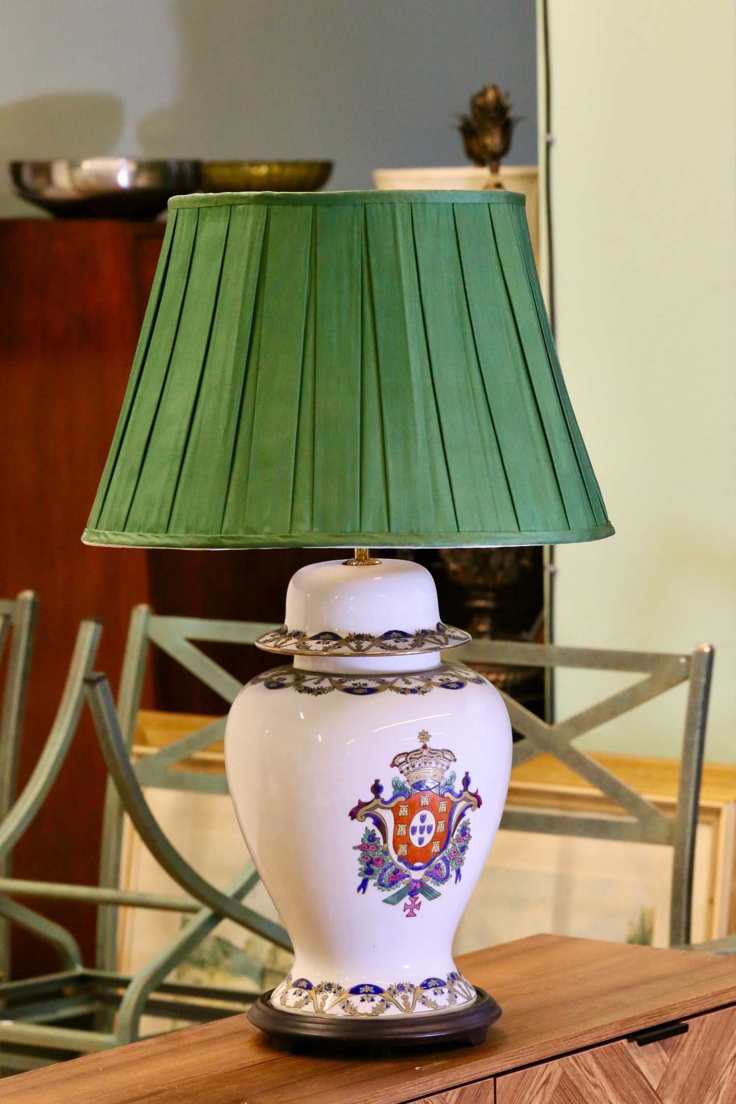 Regal Ceramic Table Lamp with Heraldic Emblem - Early 20th Century