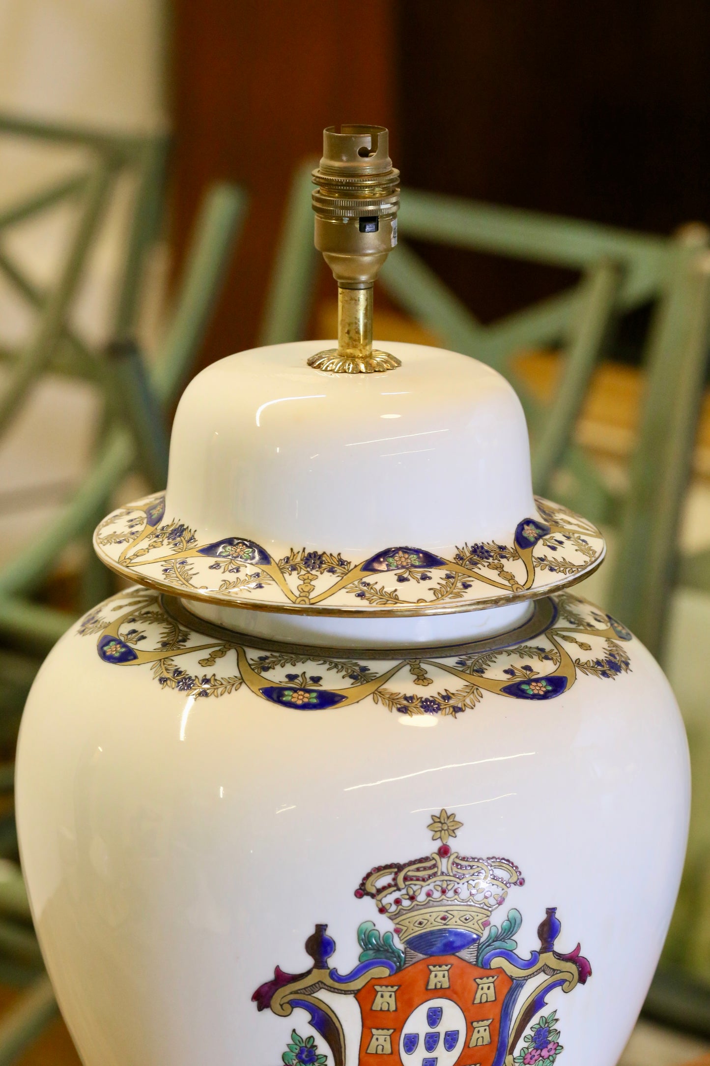 Regal Ceramic Table Lamp with Heraldic Emblem - Early 20th Century