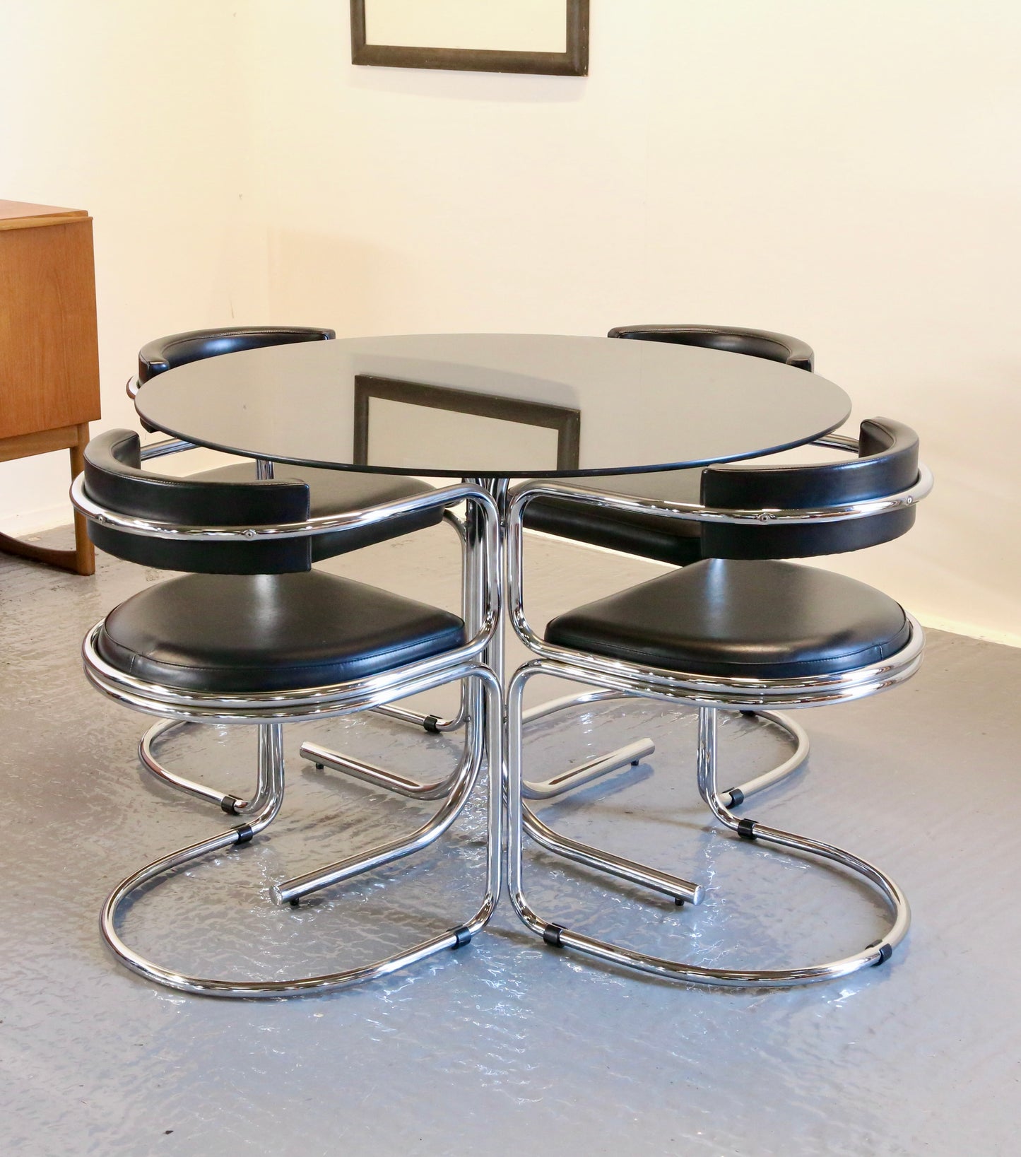 Zougoise Victoria Bauhaus Style, Round Smoked Glass & Tubular Frame Dining Table