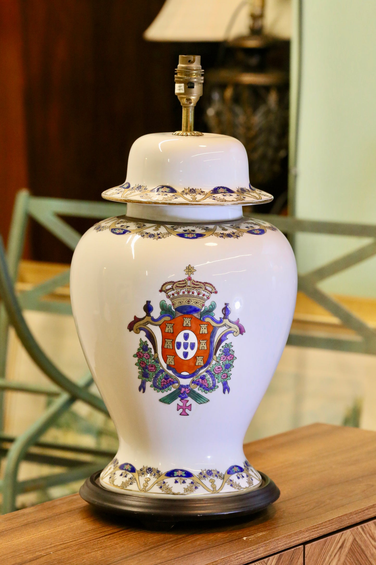 Regal Ceramic Table Lamp with Heraldic Emblem - Early 20th Century