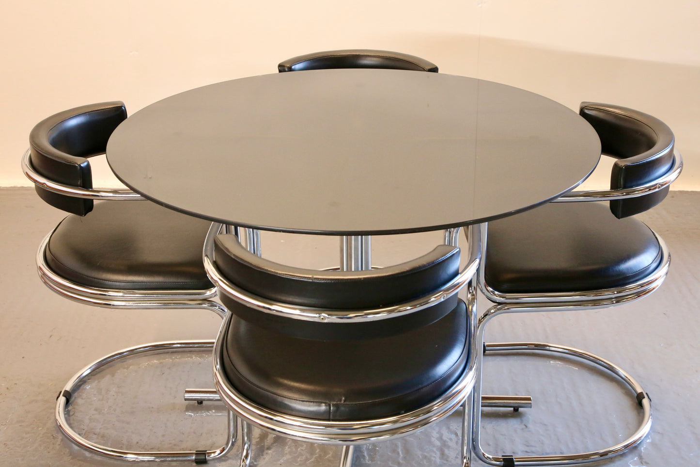 Zougoise Victoria Bauhaus Style, Round Smoked Glass & Tubular Frame Dining Table