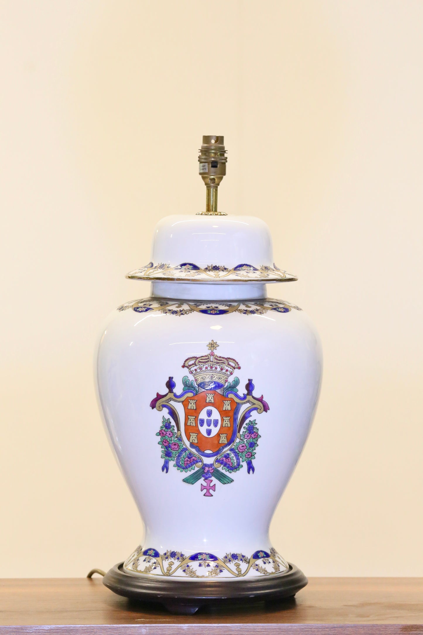 Regal Ceramic Table Lamp with Heraldic Emblem - Early 20th Century