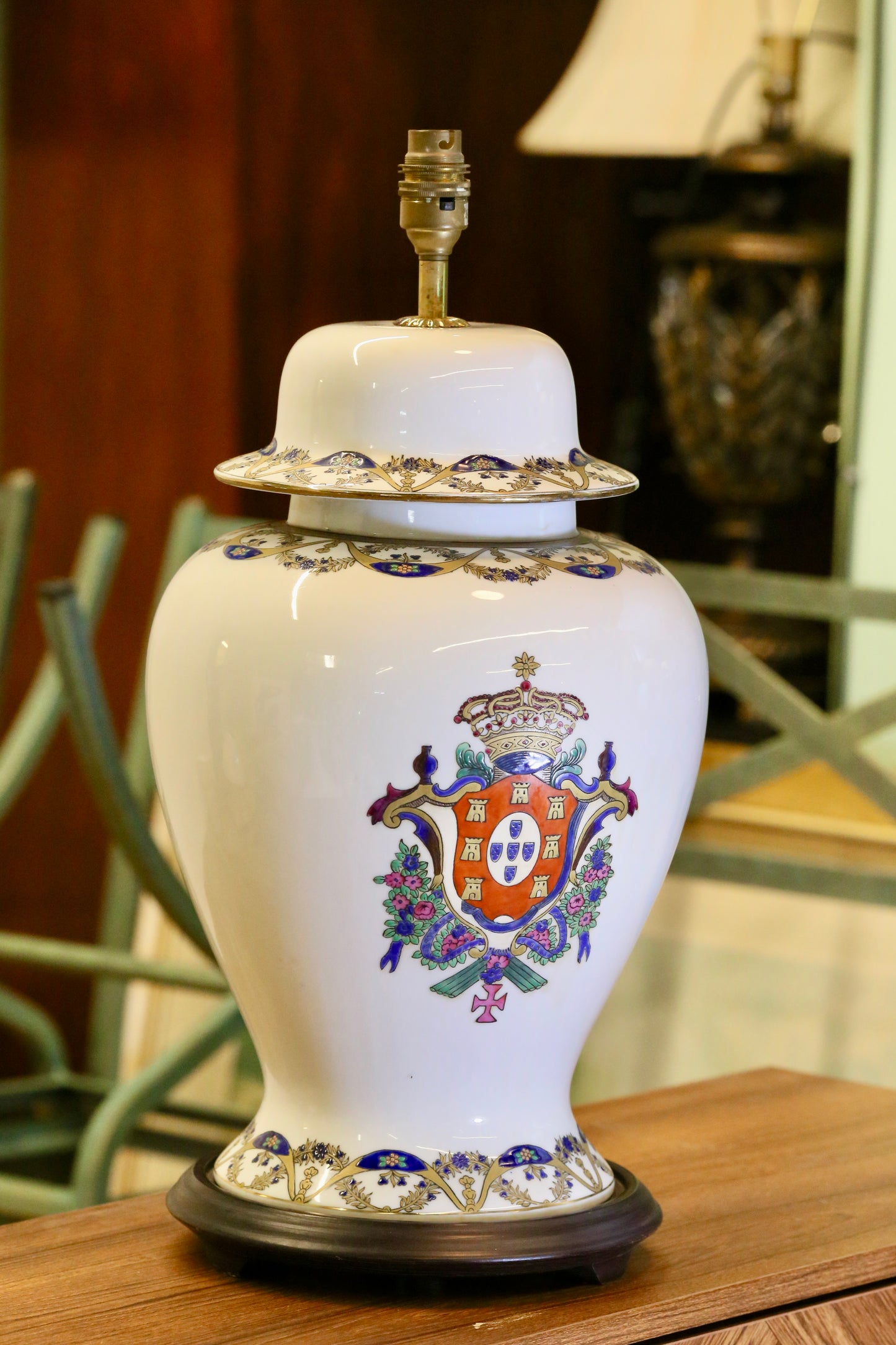 Regal Ceramic Table Lamp with Heraldic Emblem - Early 20th Century